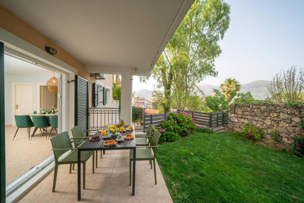 Central & Elegant Suite With Private Garden Аргостоліон Екстер'єр фото
